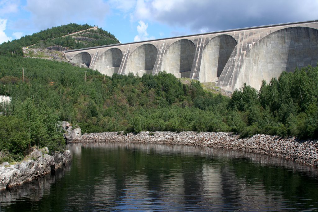 driving past the Manic 5 hydro-electric dam